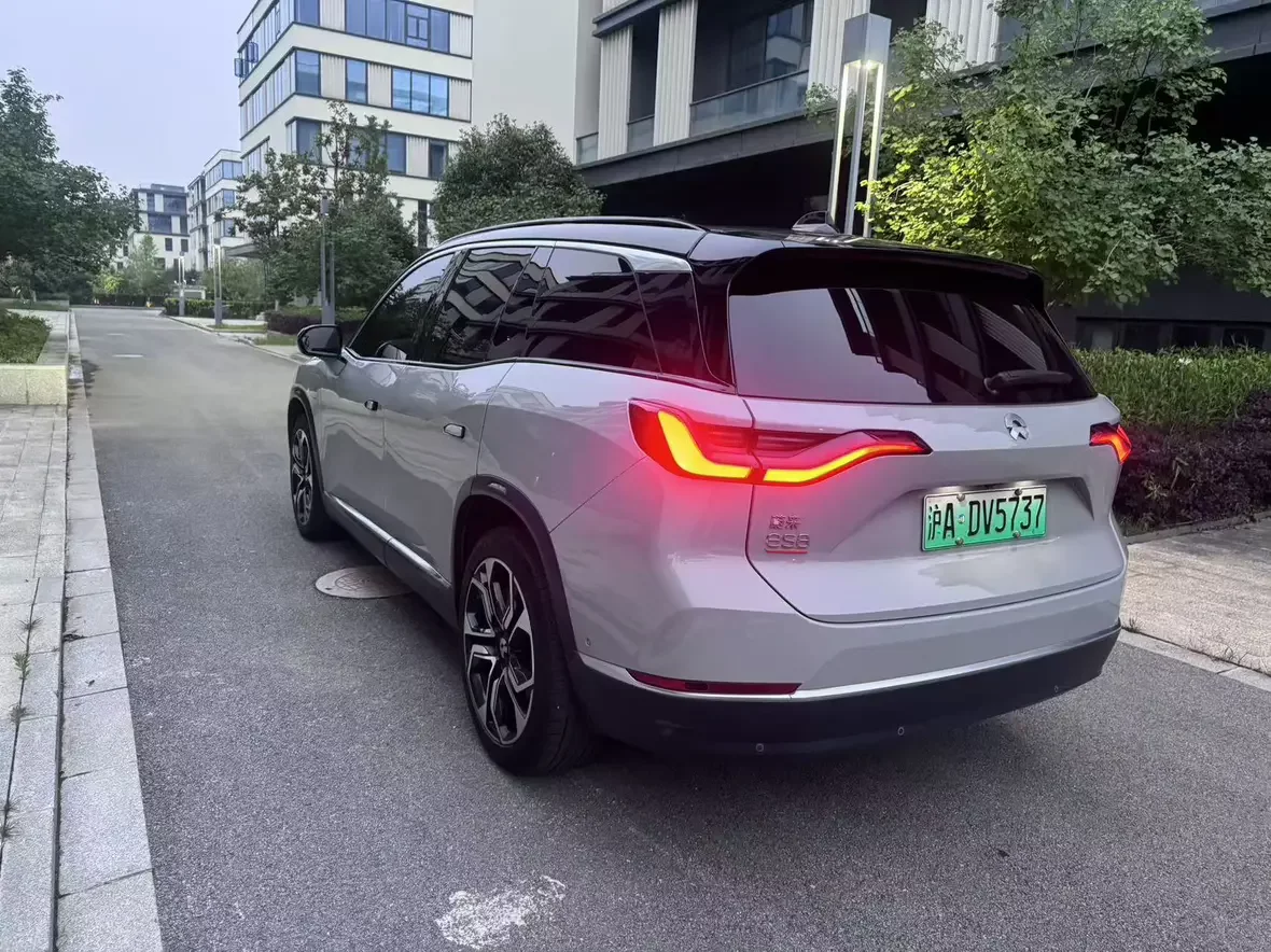 NIO ES8