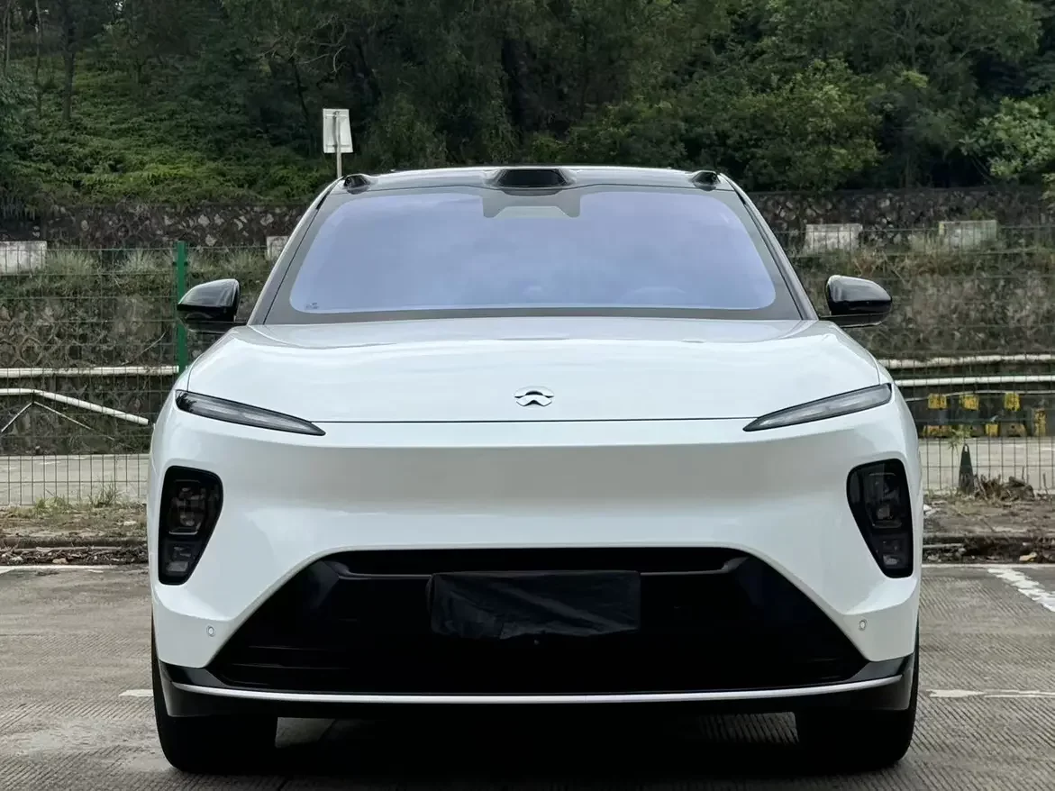 NIO ES8