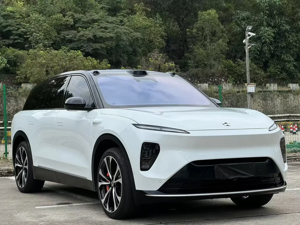 NIO ES8