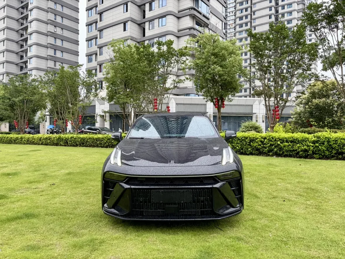 Lynk & Co 03