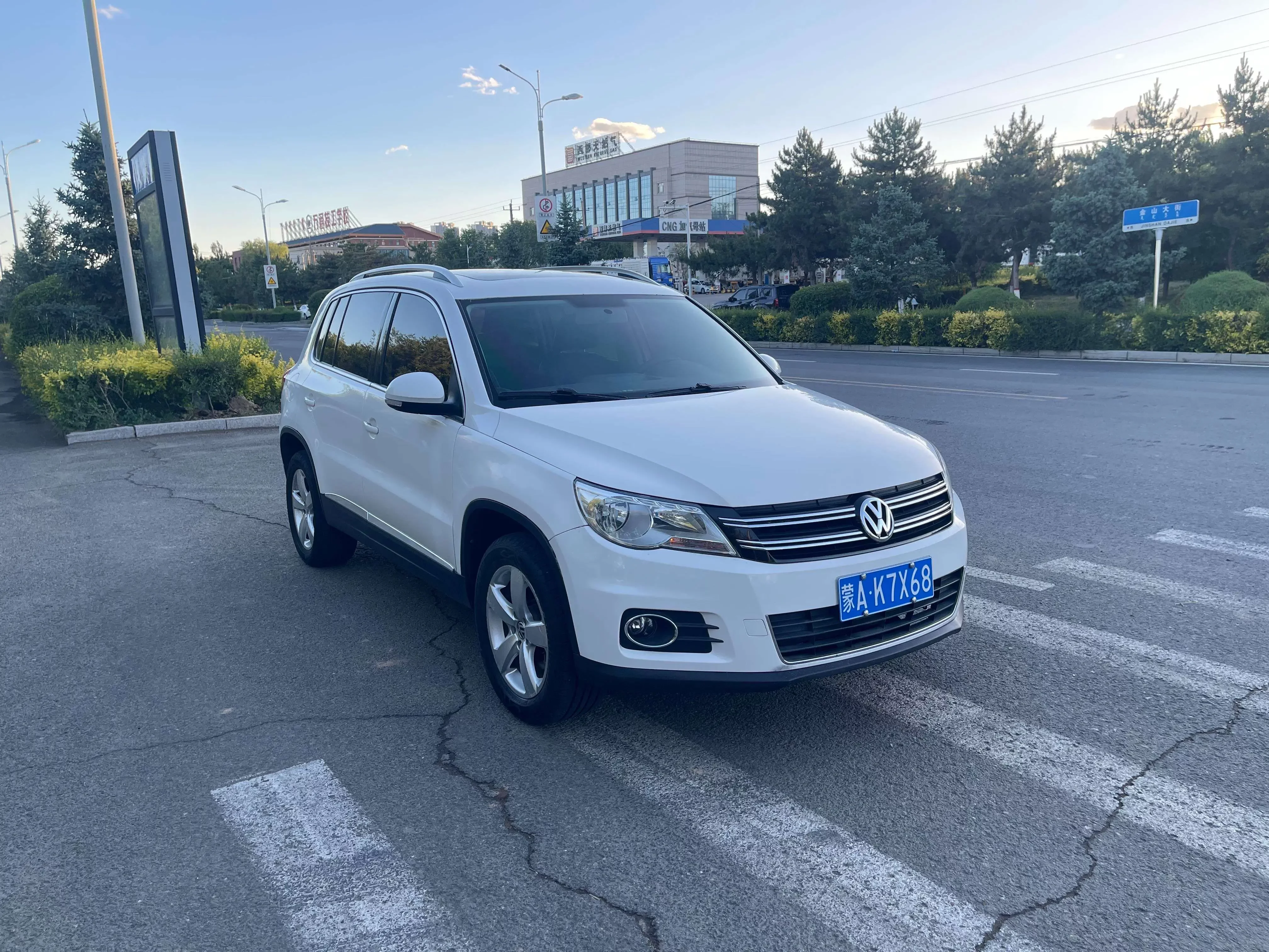 Volkswagen Tiguan (Tharu)