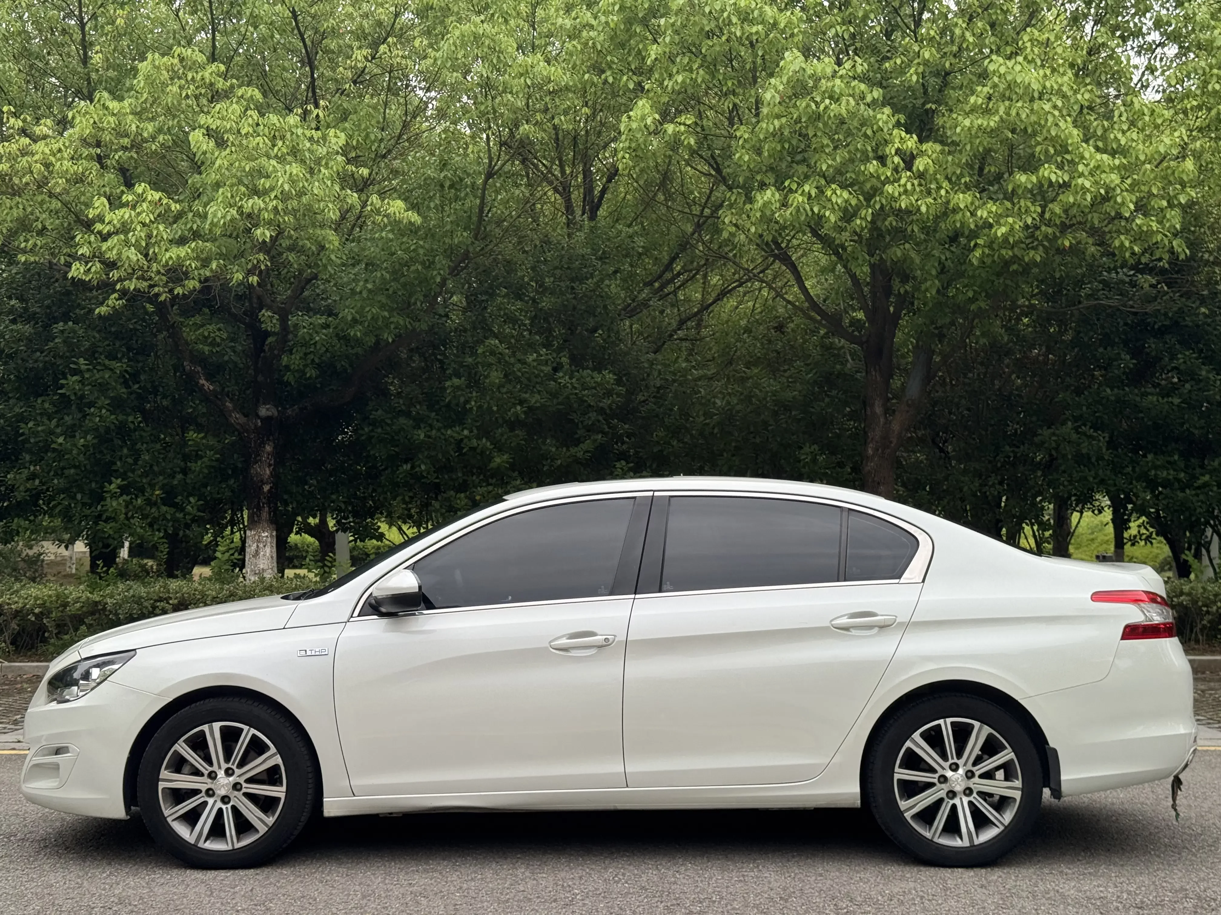 Peugeot 408