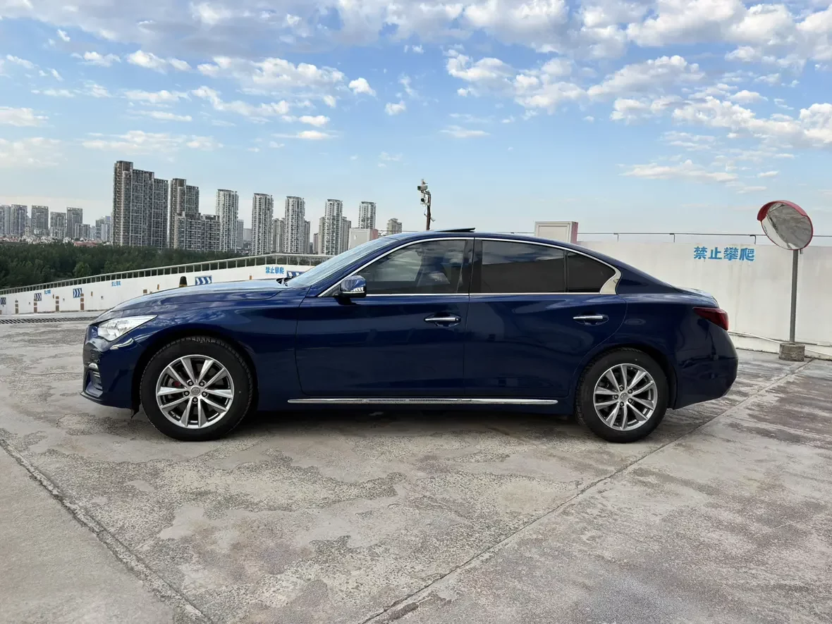 Infiniti Q50L