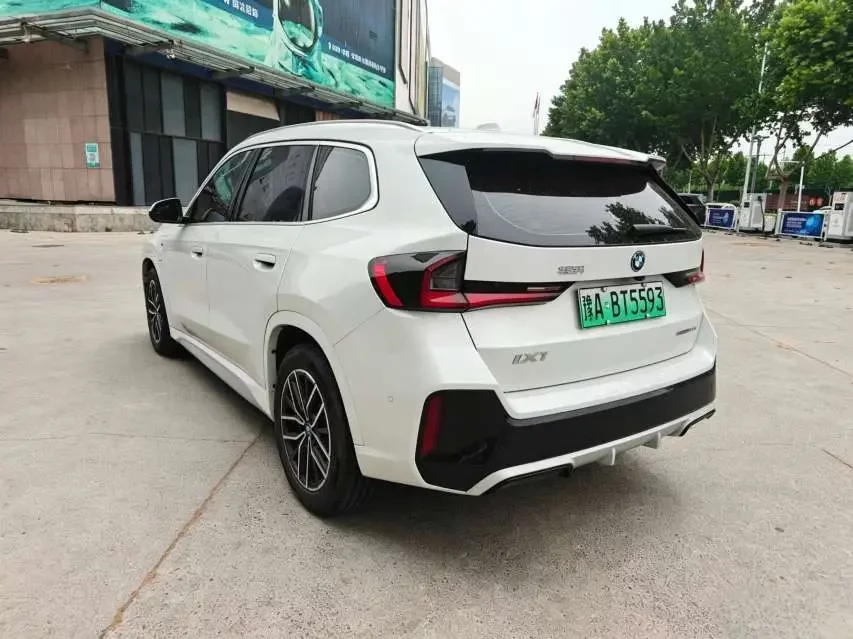 BMW iX1
