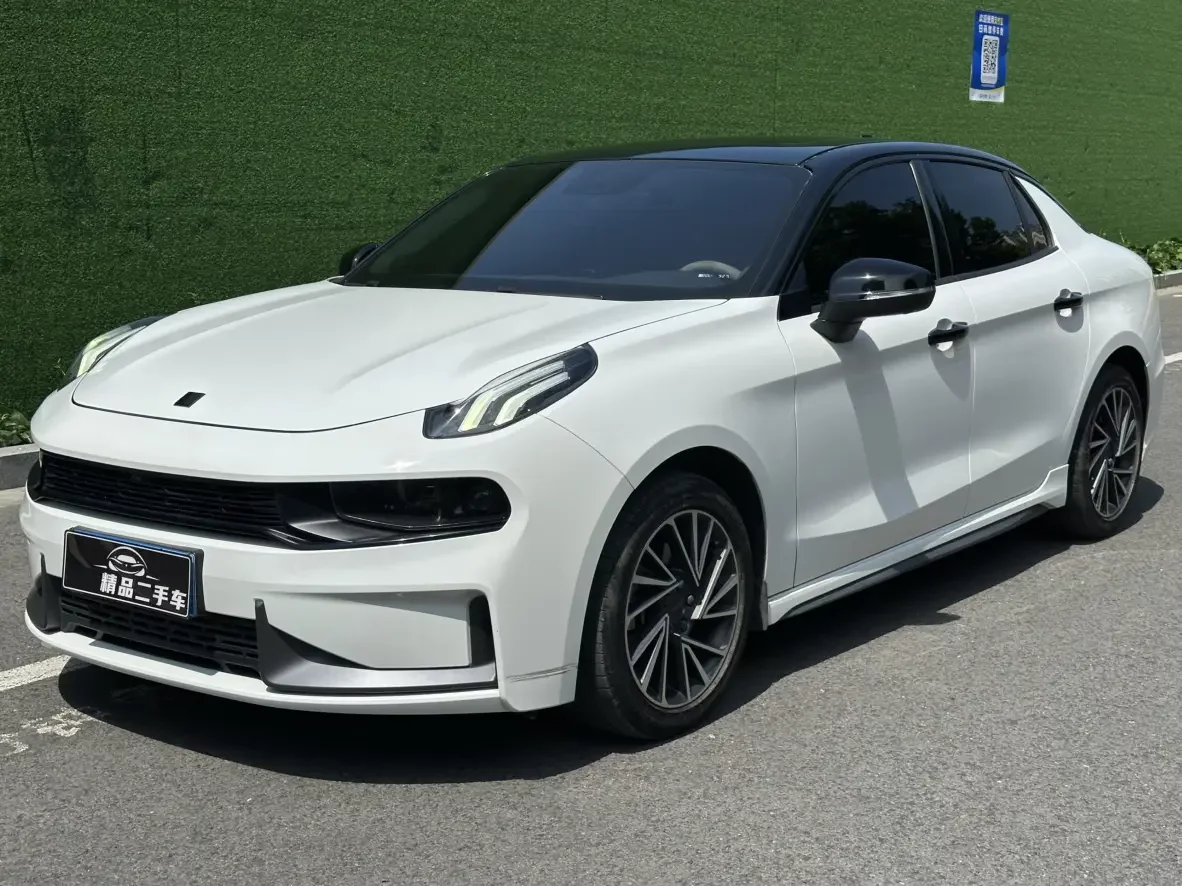Lynk & Co 03