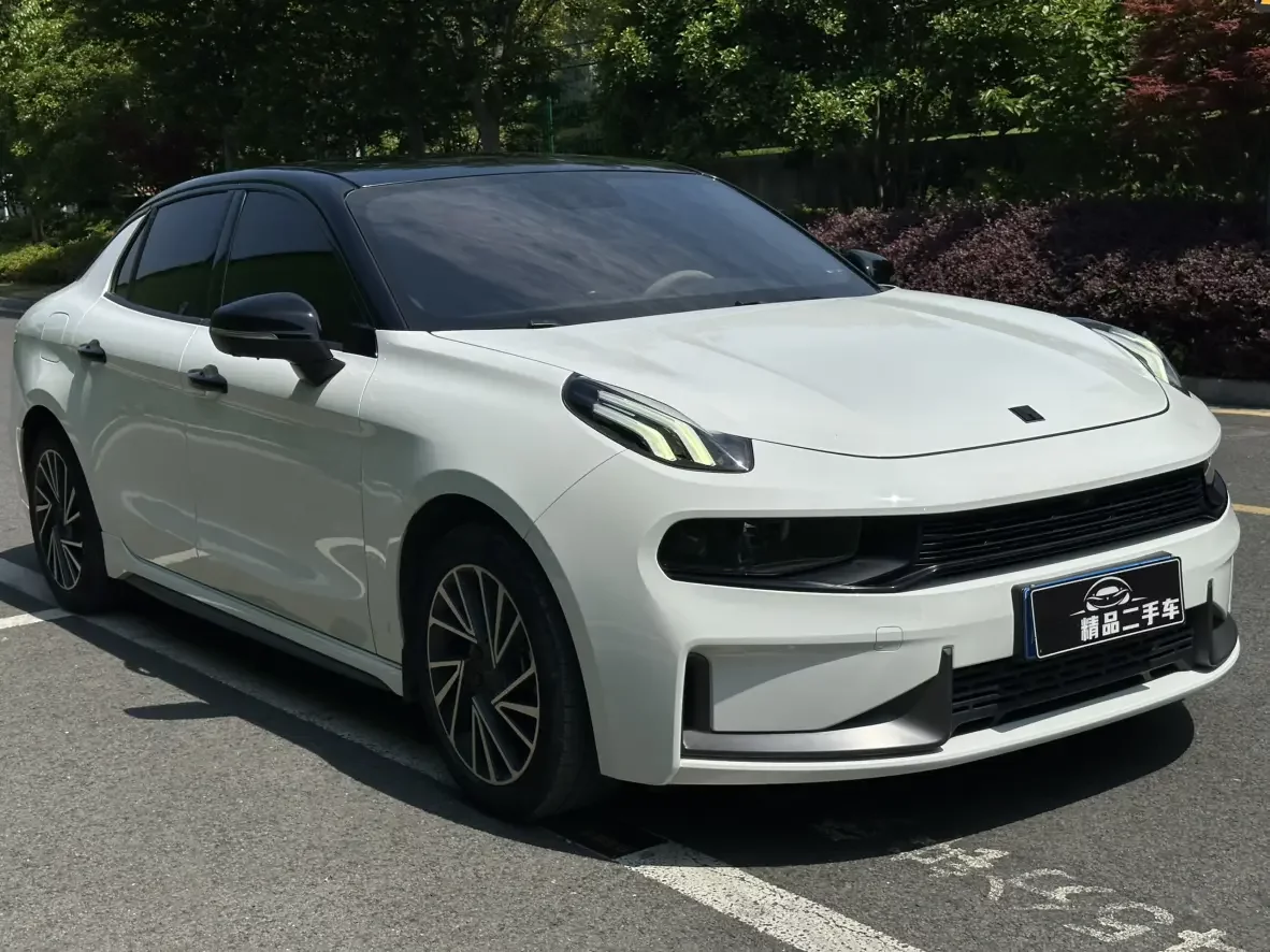 Lynk & Co 03