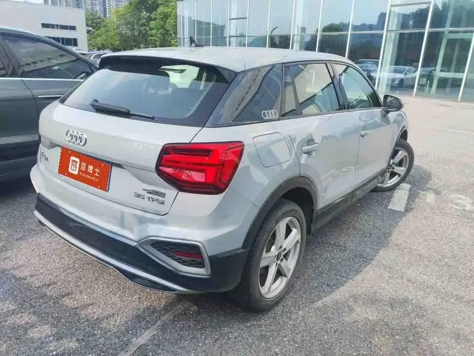 Audi Q2L