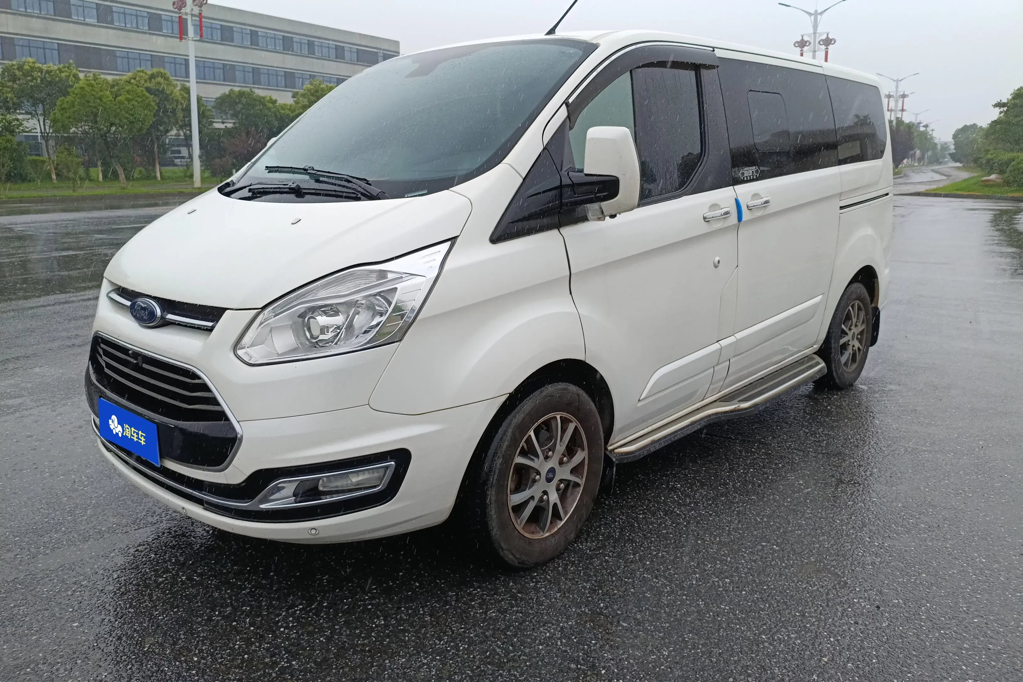 Ford Toureo