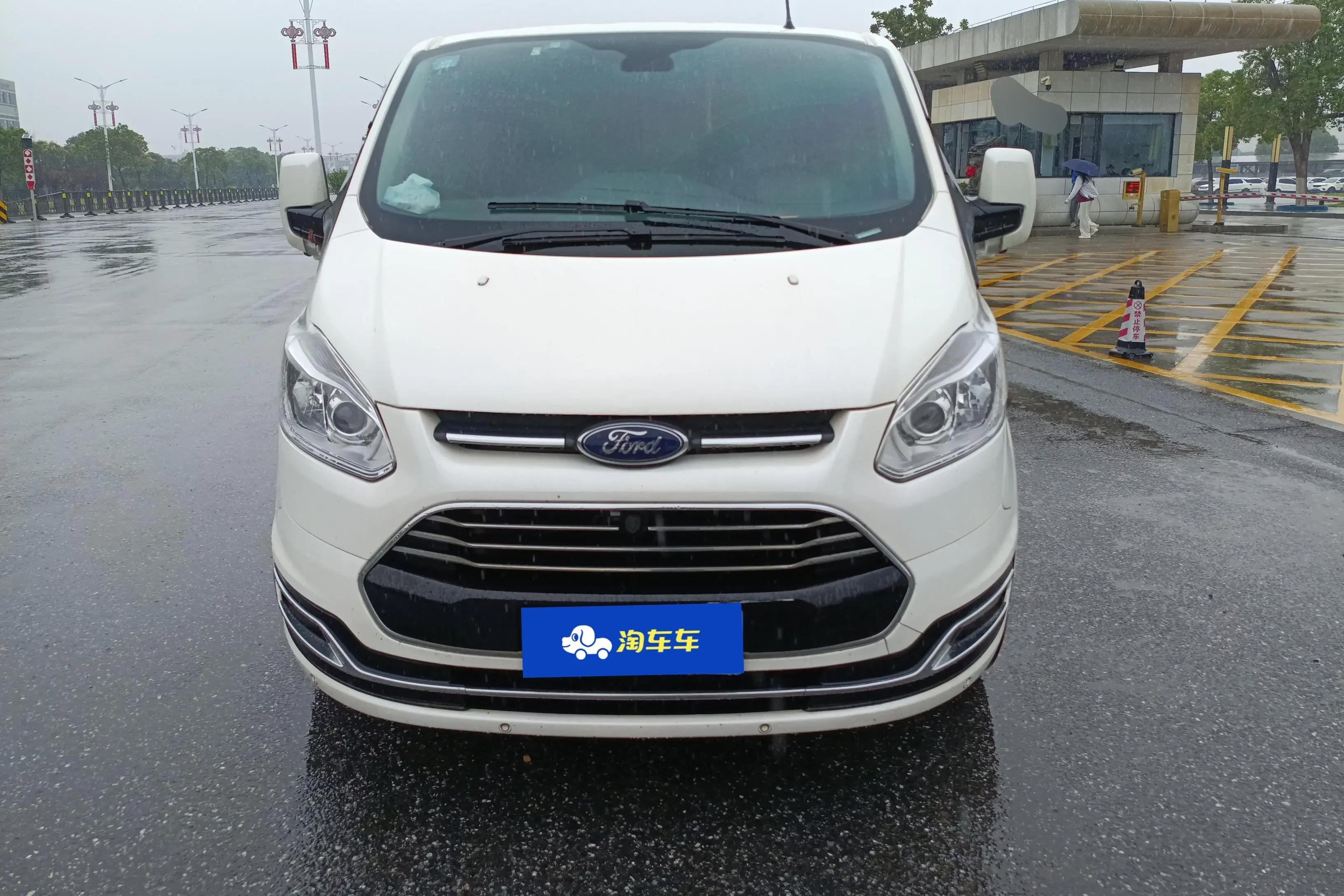 Ford Toureo