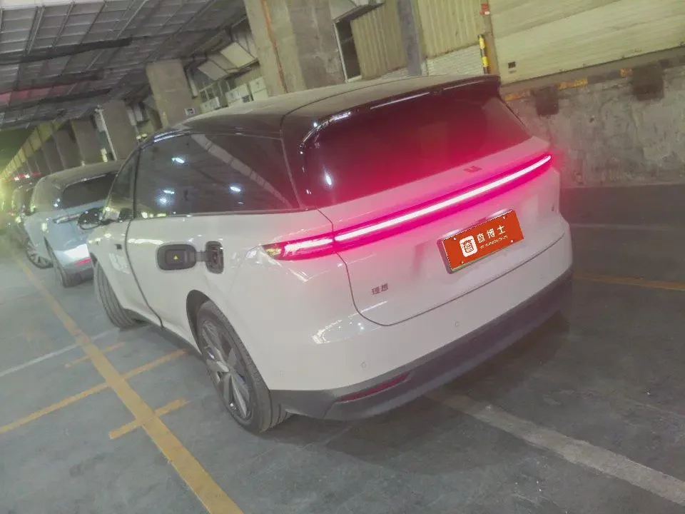Li Ideal i8