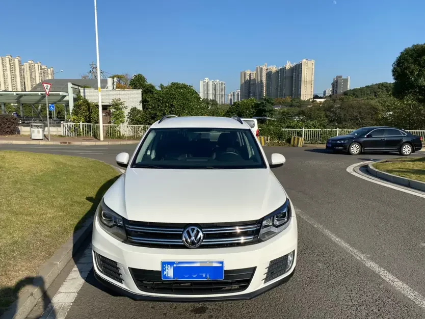 Volkswagen Tiguan (Tharu)