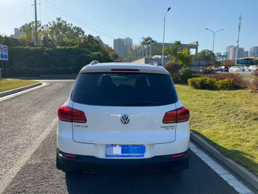 Volkswagen Tiguan (Tharu)