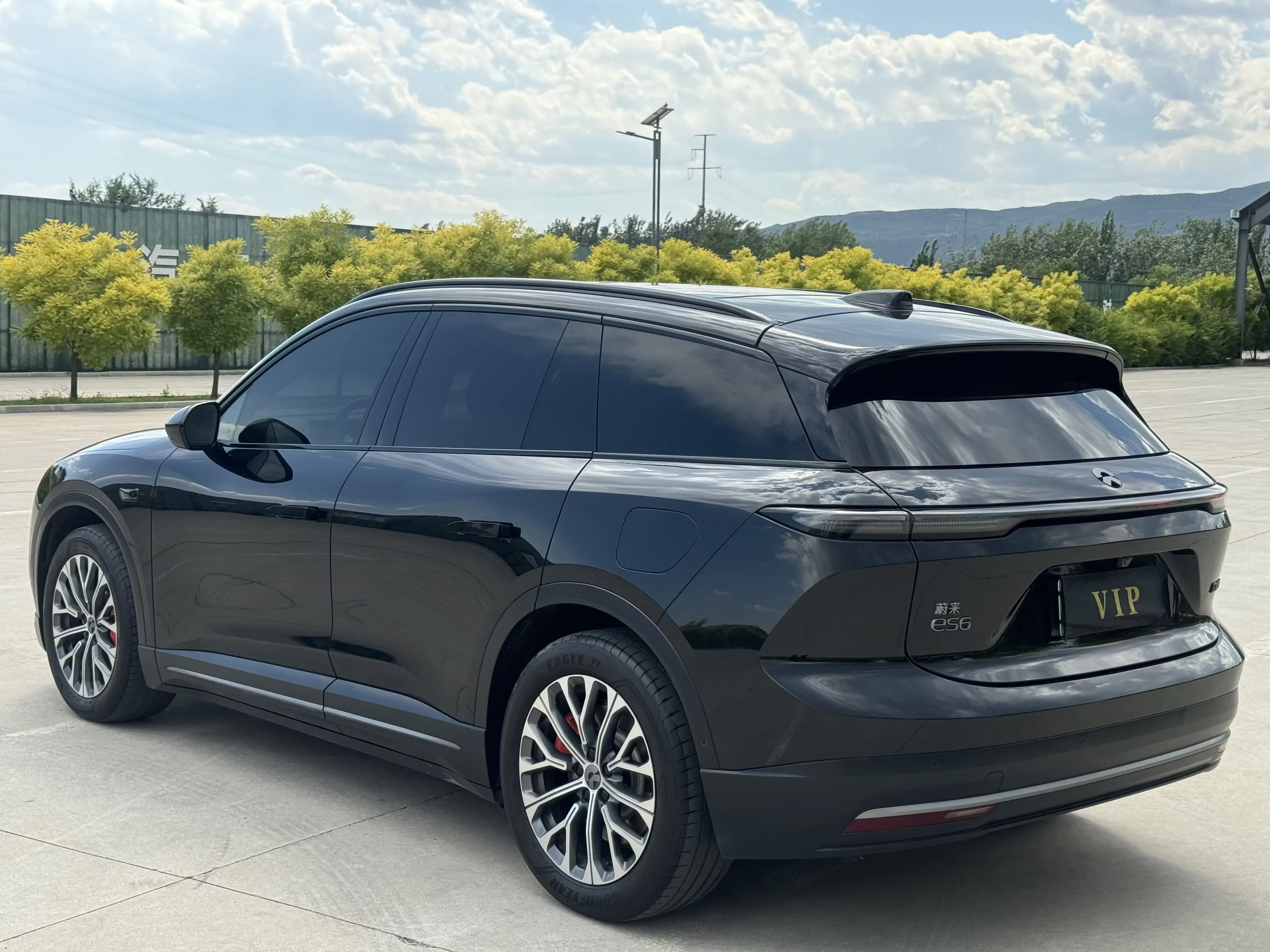 NIO ES6