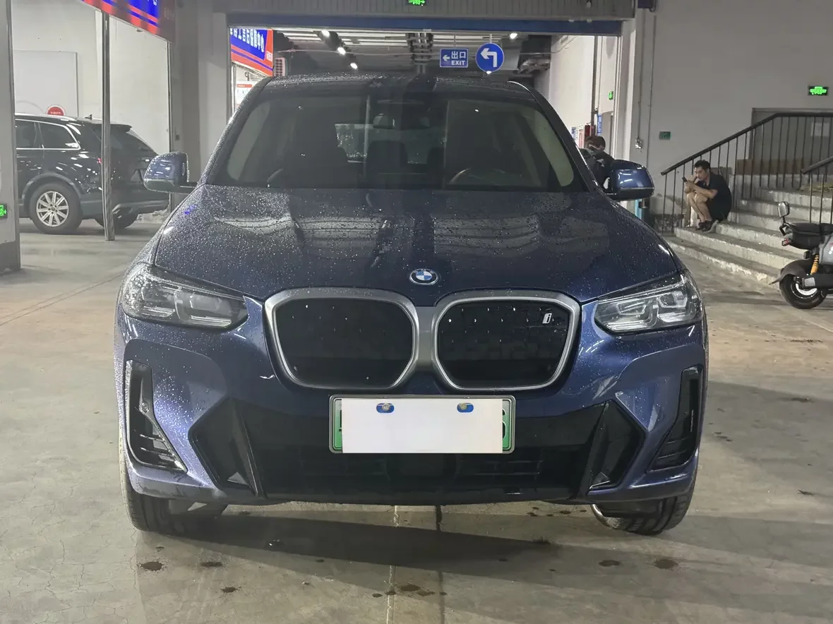 BMW iX3