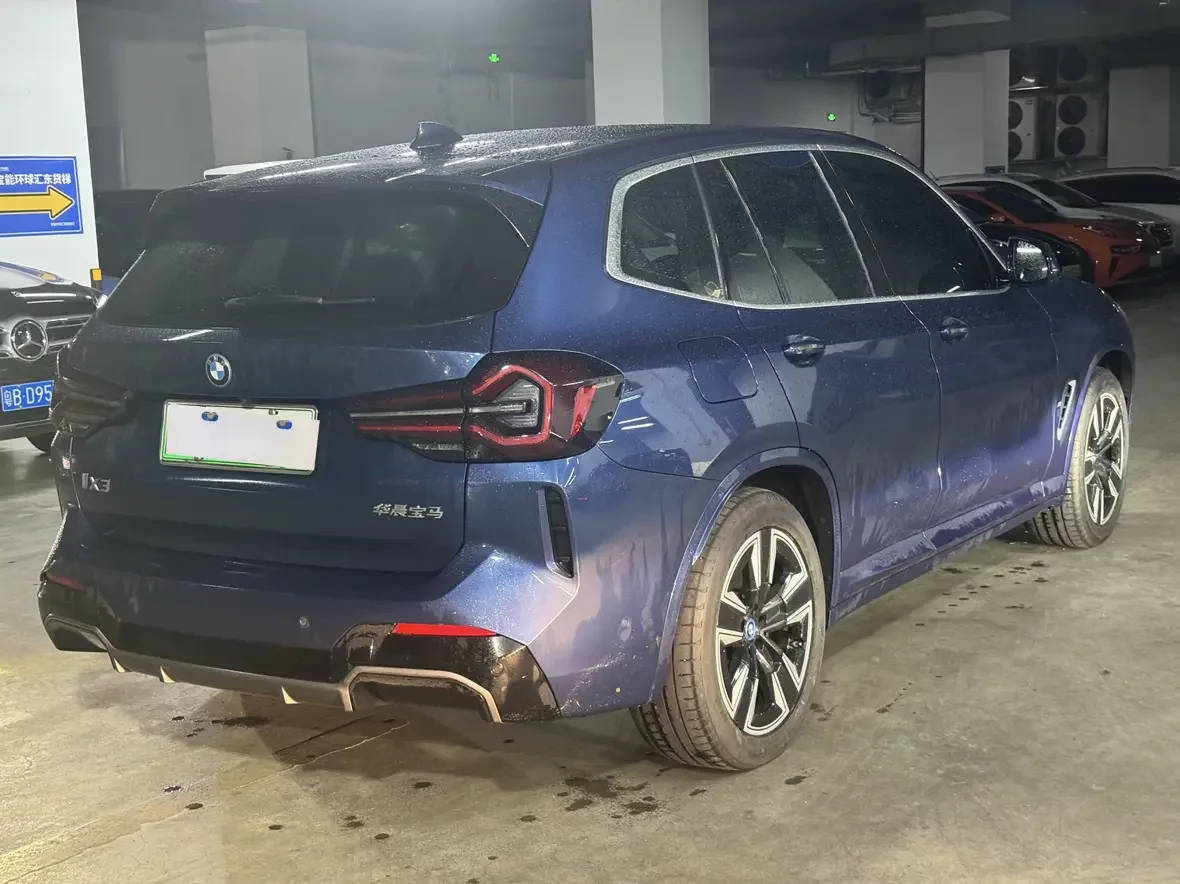 BMW iX3