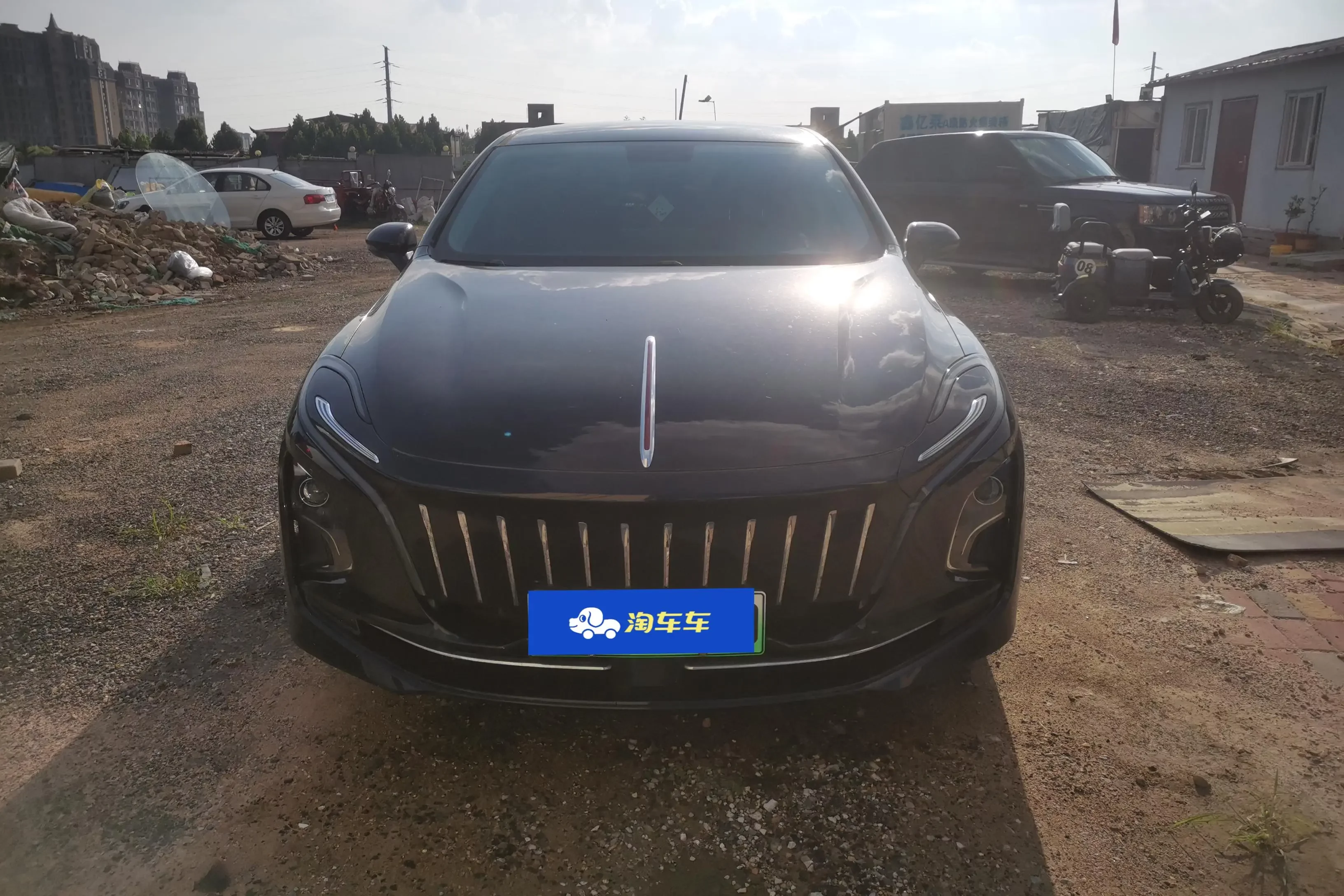 Hongqi E-QM5