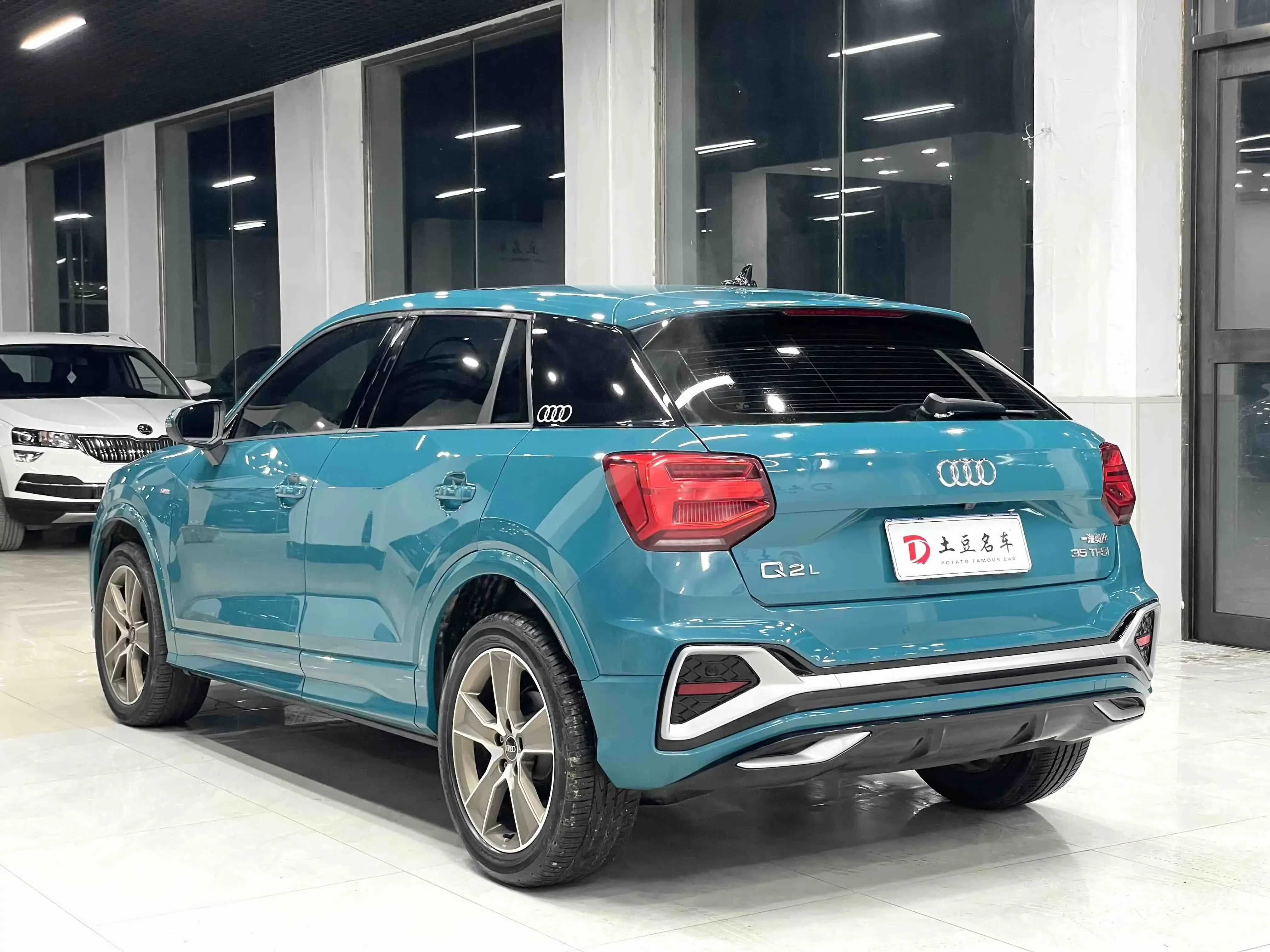 Audi Q2L