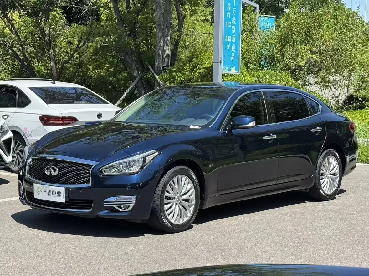 Infiniti Q70
