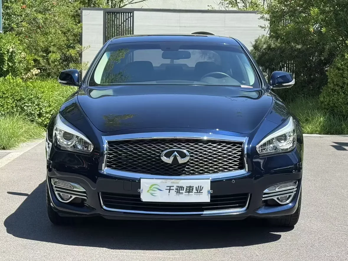 Infiniti Q70
