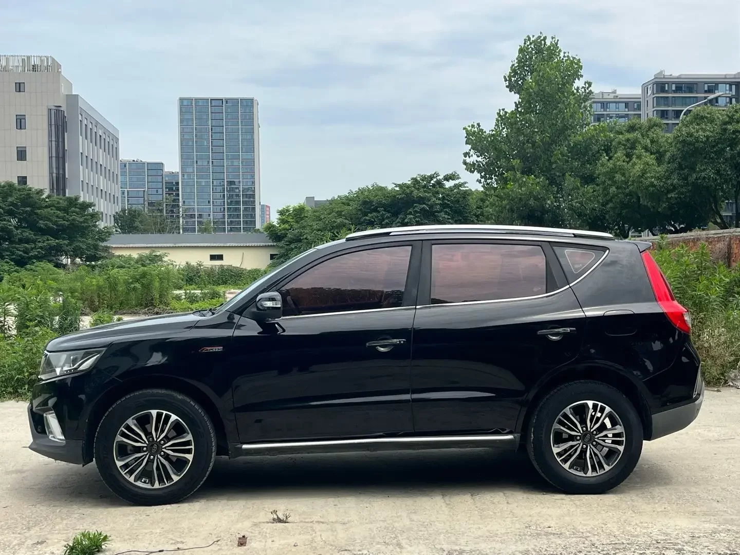 Geely Vision X6
