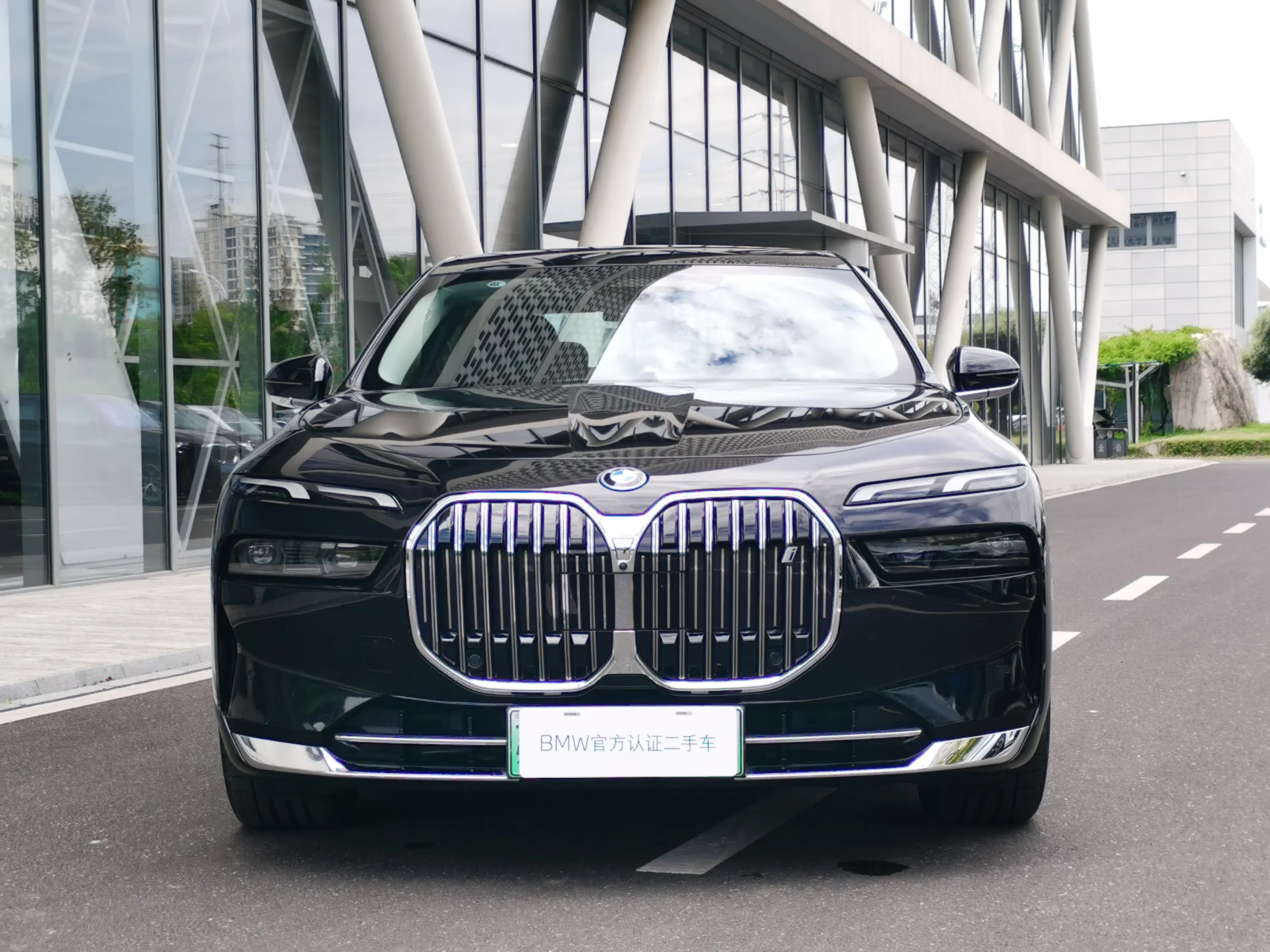 BMW i7