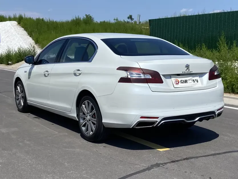 Peugeot 408