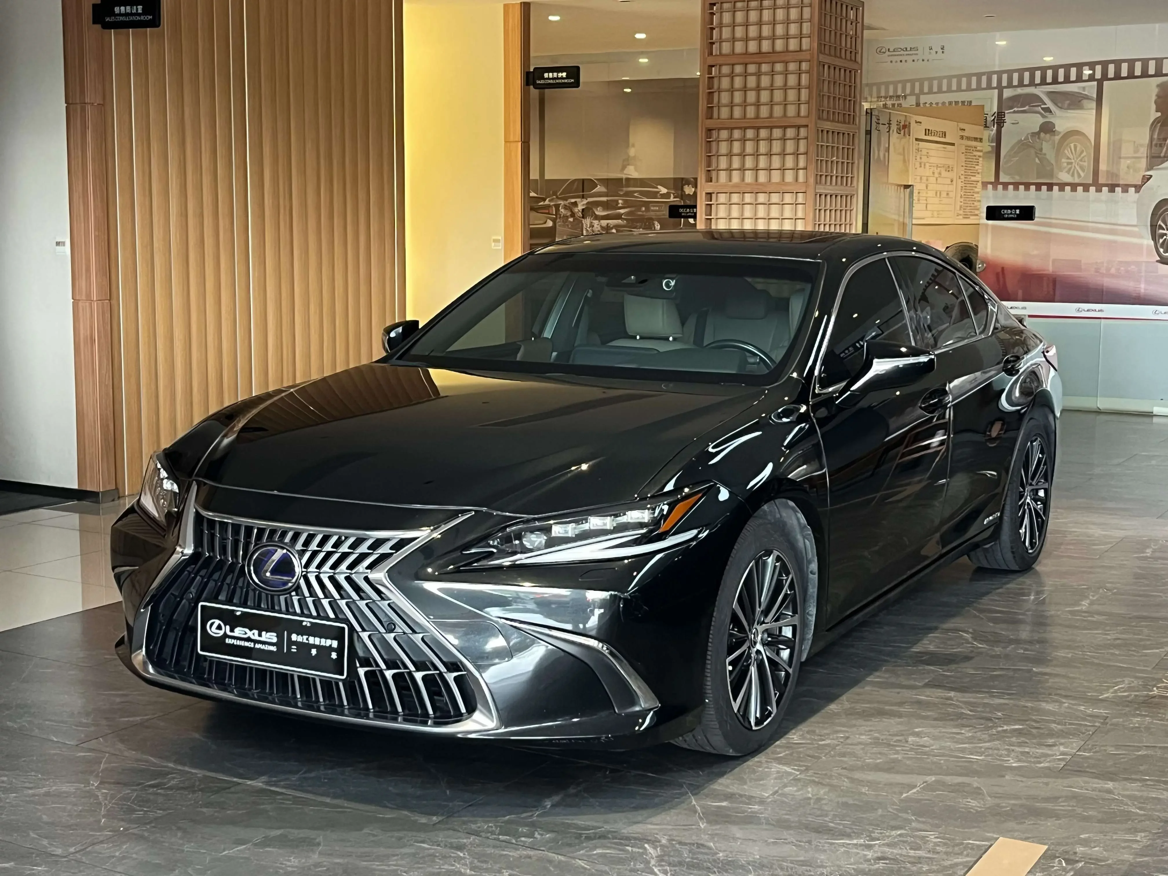 Lexus ES