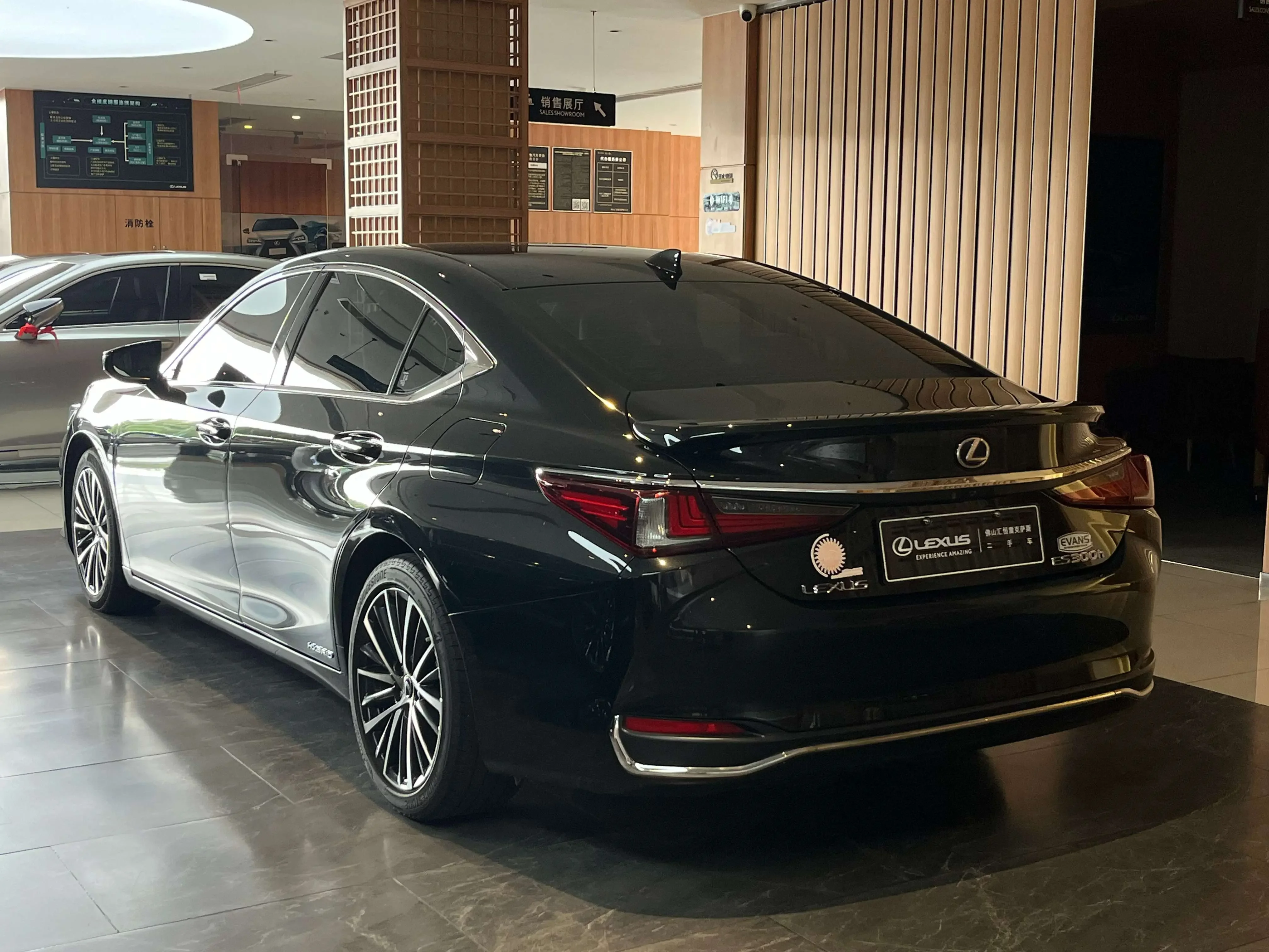 Lexus ES