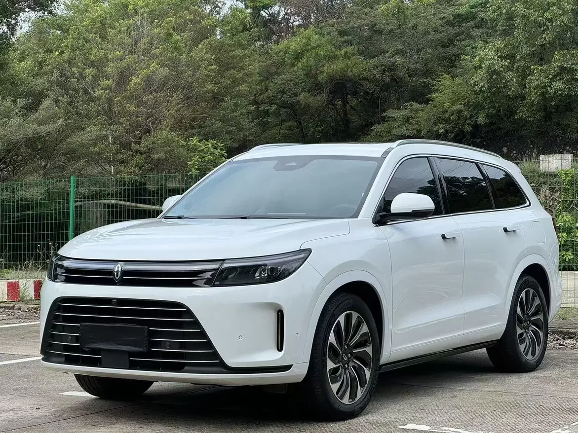 AITO M7 (Wenjie M7)  из Китая