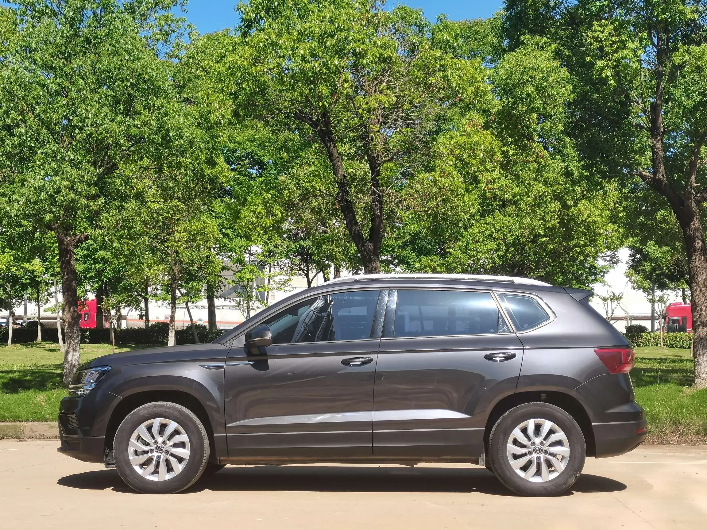 Volkswagen Tharu