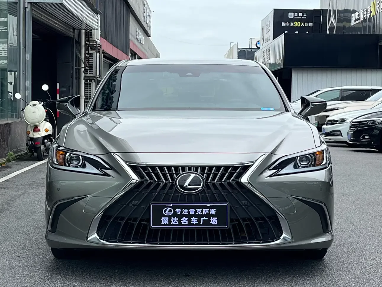 Lexus ES