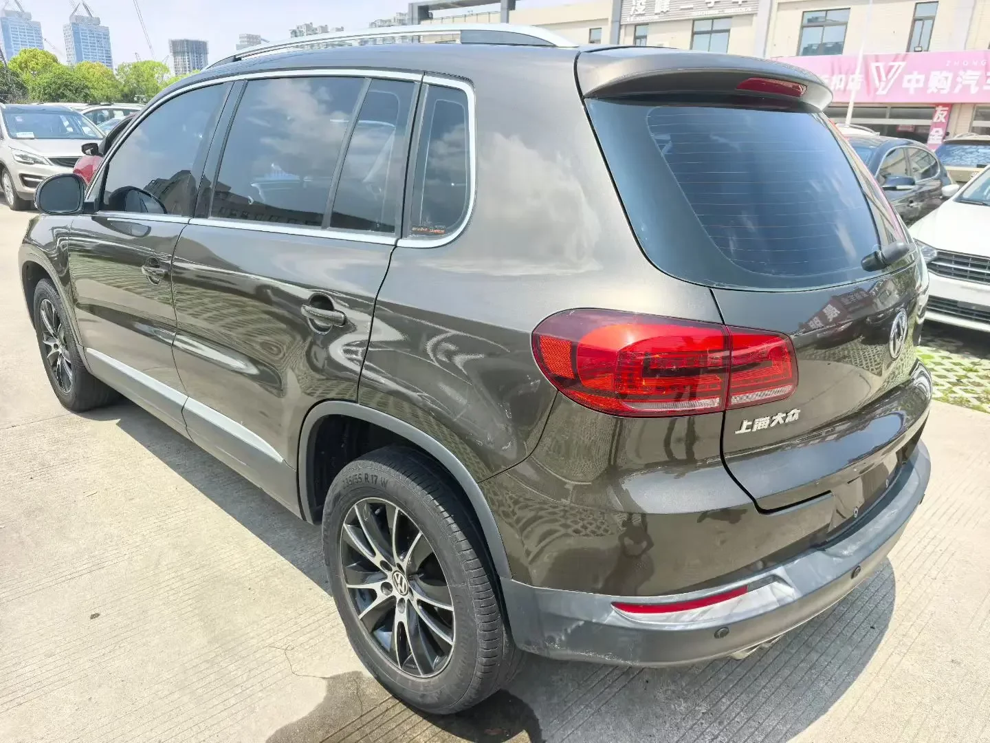 Volkswagen Tiguan (Tharu)