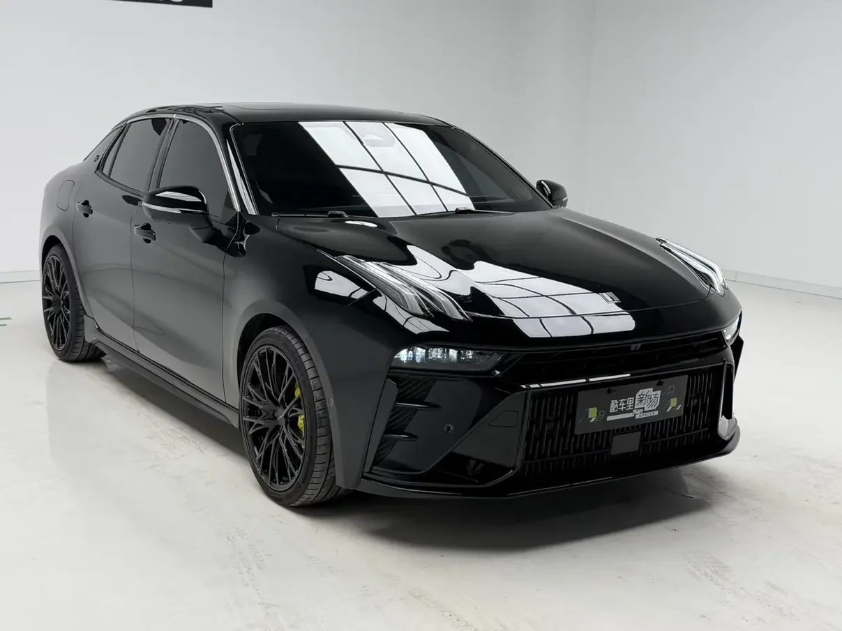 Lynk & Co 03