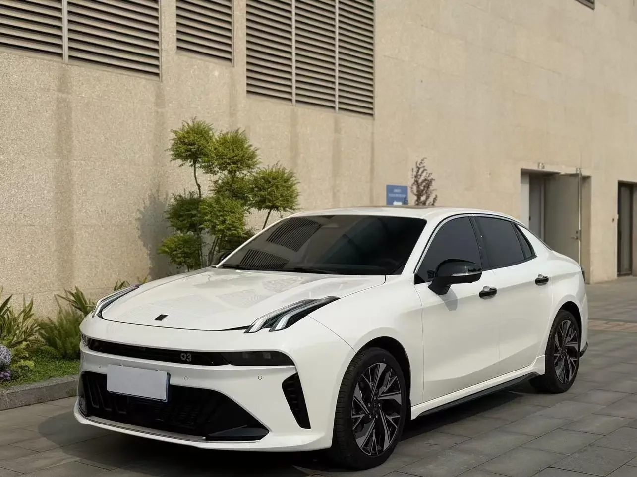 Lynk & Co 03