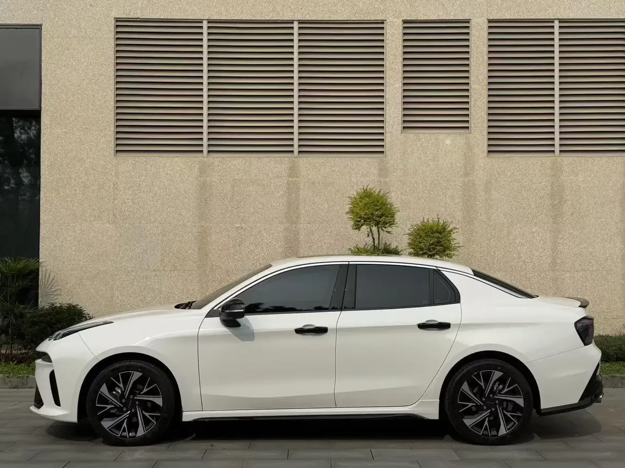 Lynk & Co 03