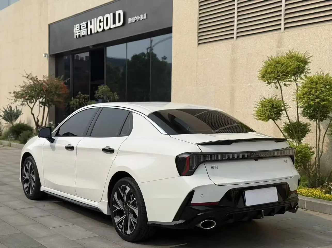 Lynk & Co 03