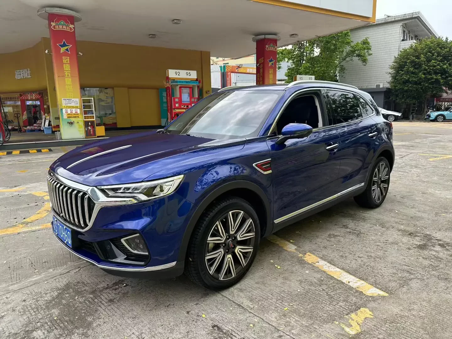 Hongqi HS5