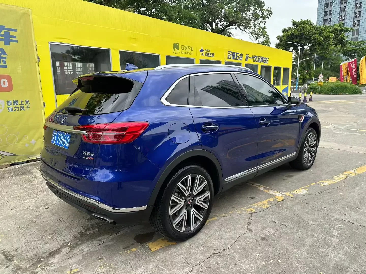 Hongqi HS5
