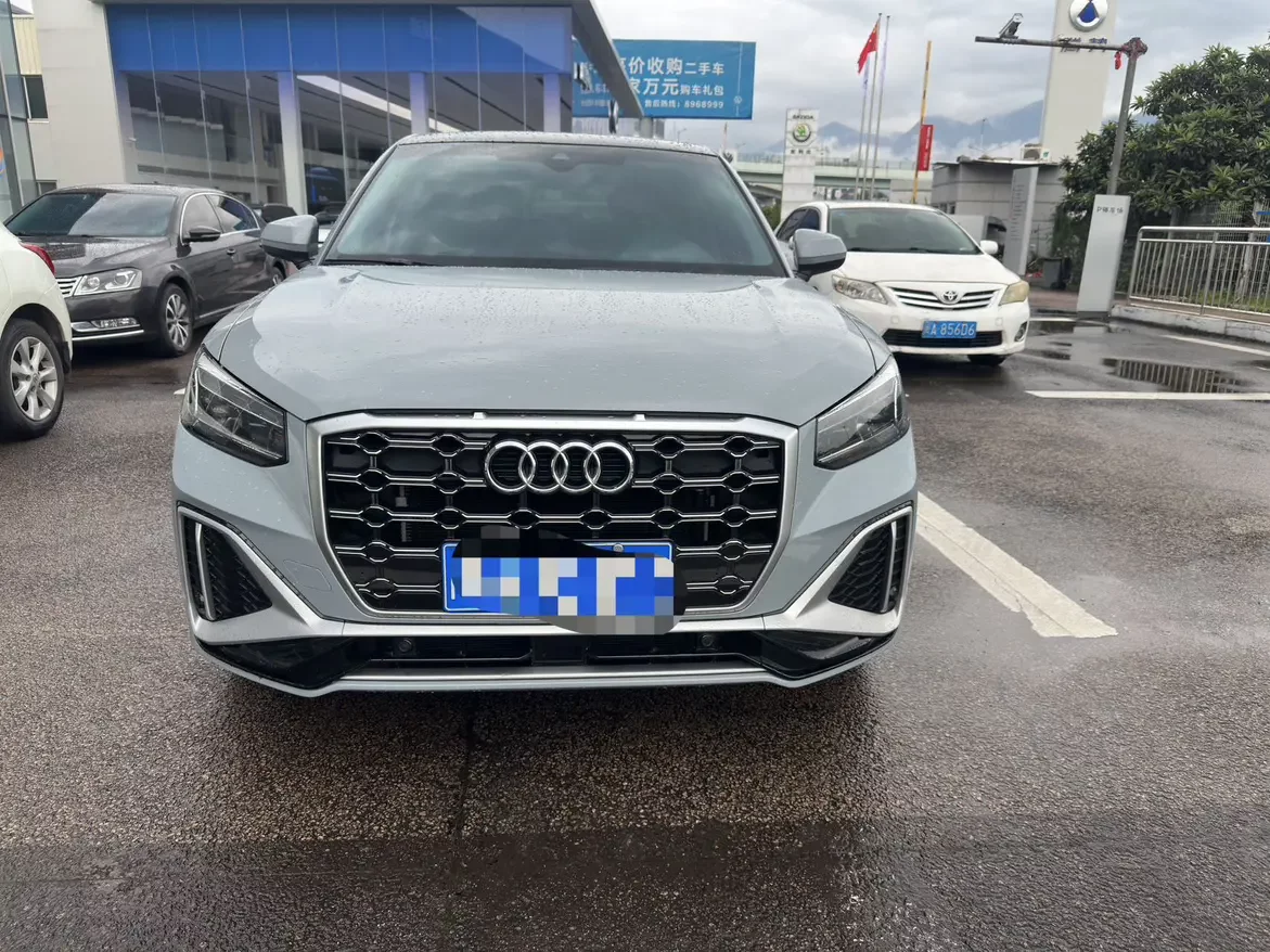Audi Q2L