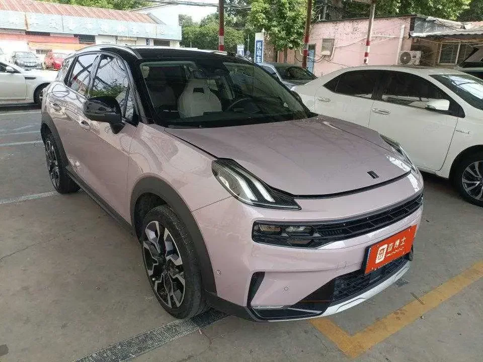 Lynk & Co 06