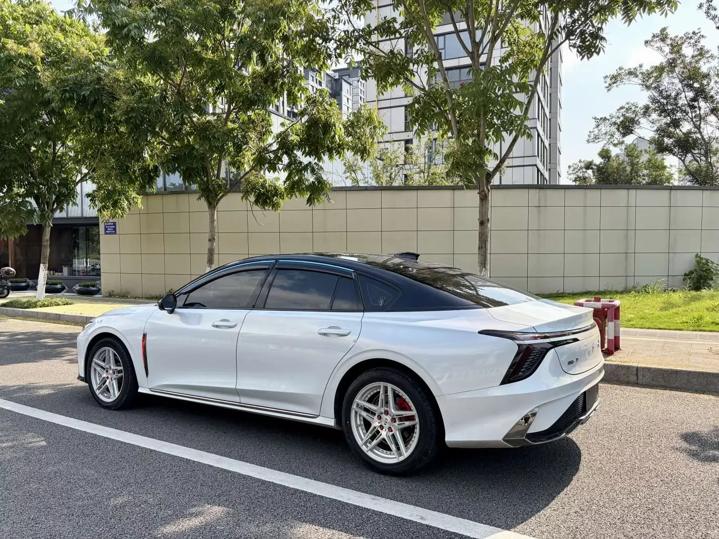 Hongqi H6