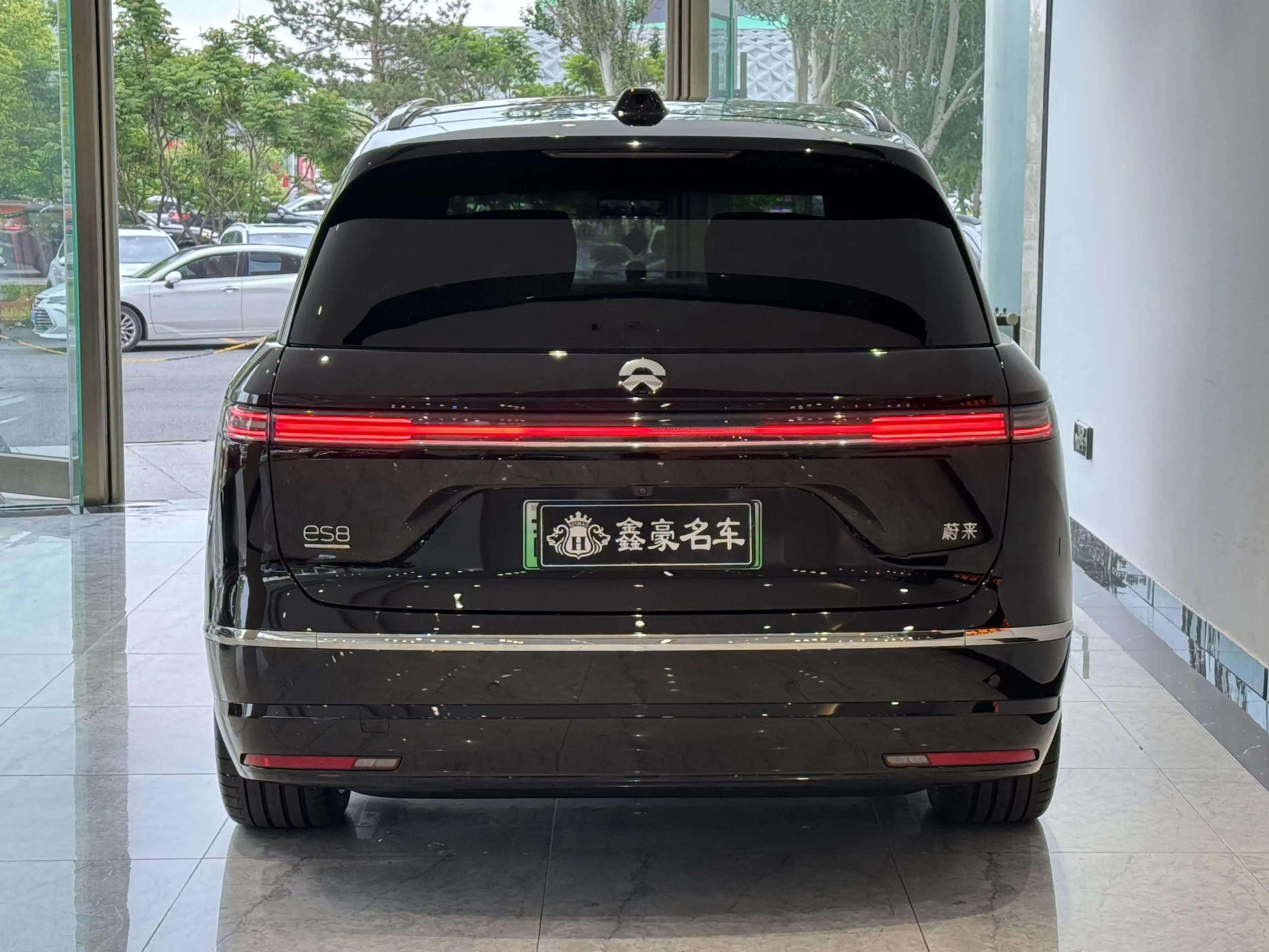 NIO ES8