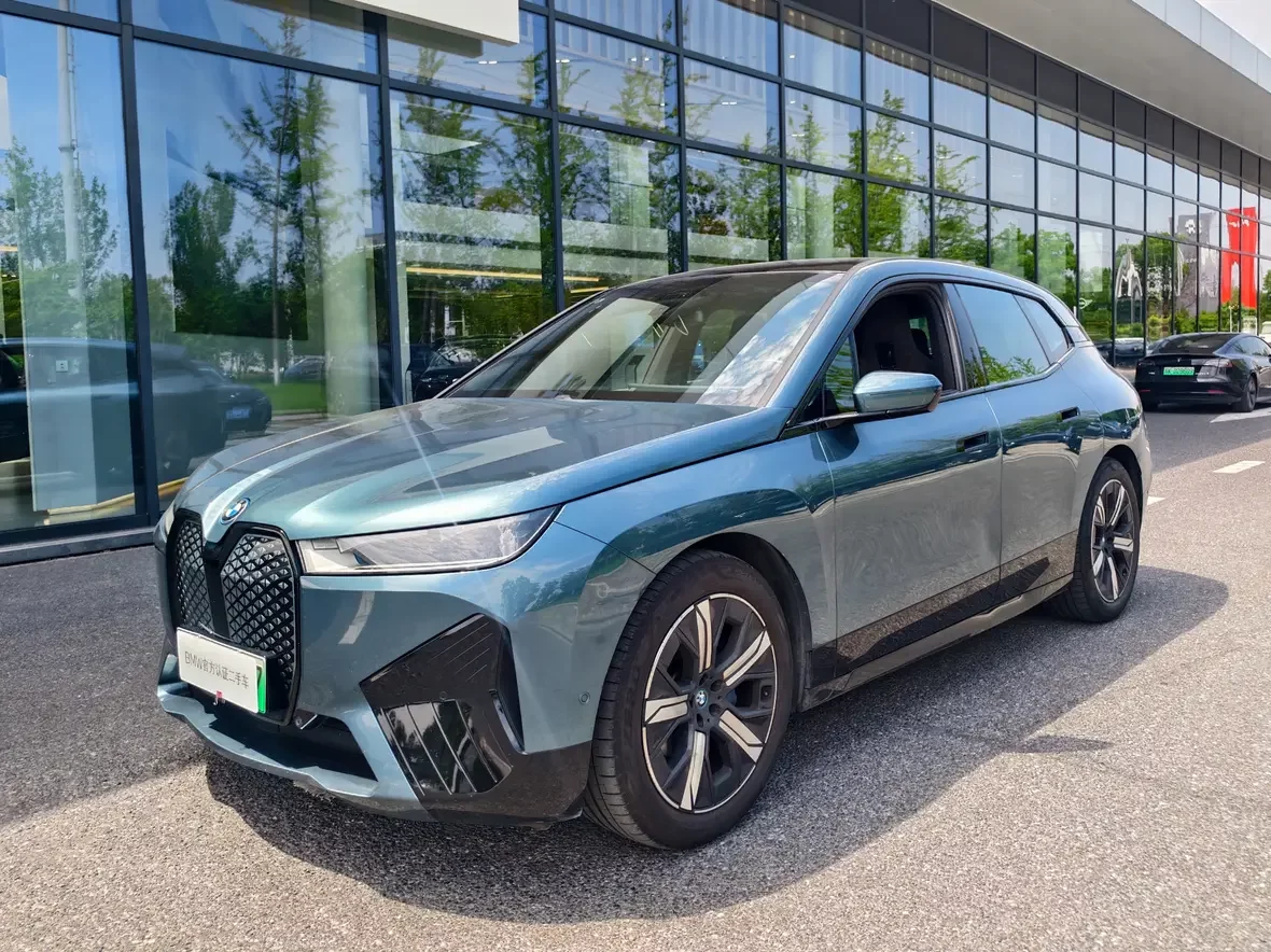 BMW iX