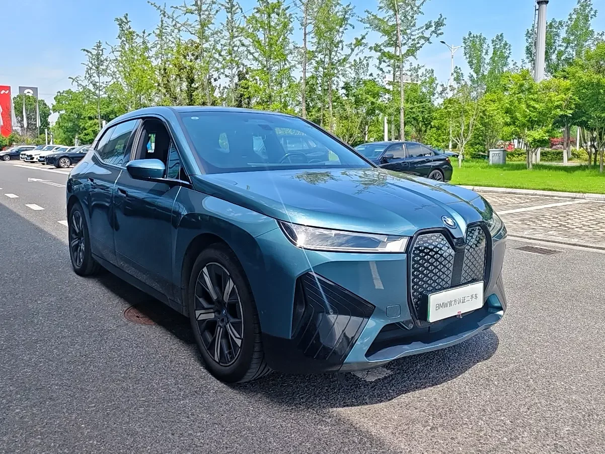 BMW iX