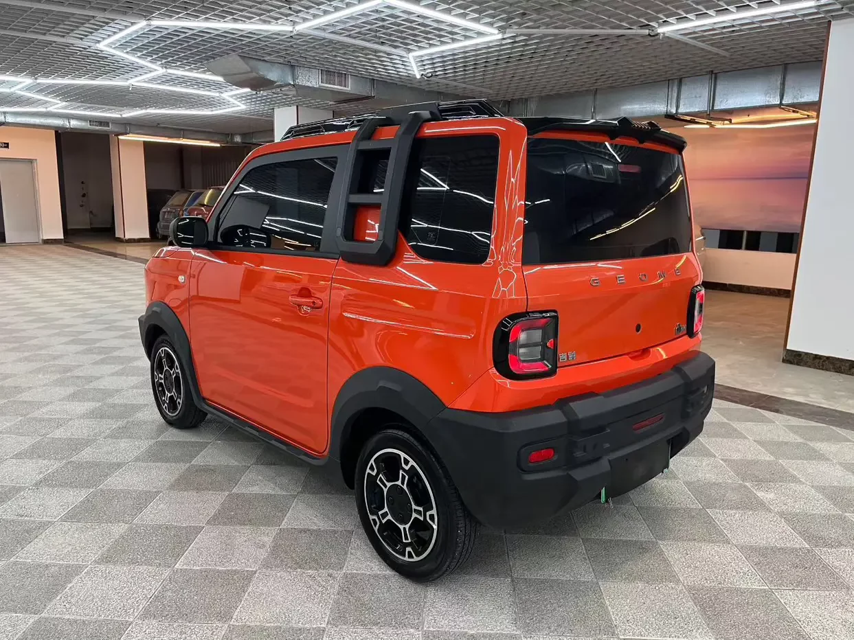 Geely panda