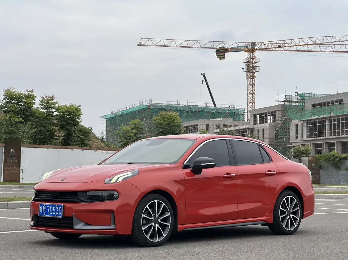 Lynk & Co 03