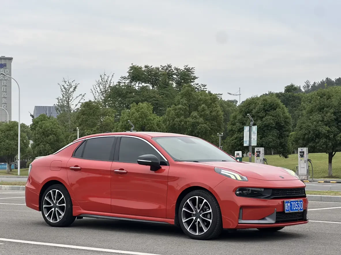 Lynk & Co 03