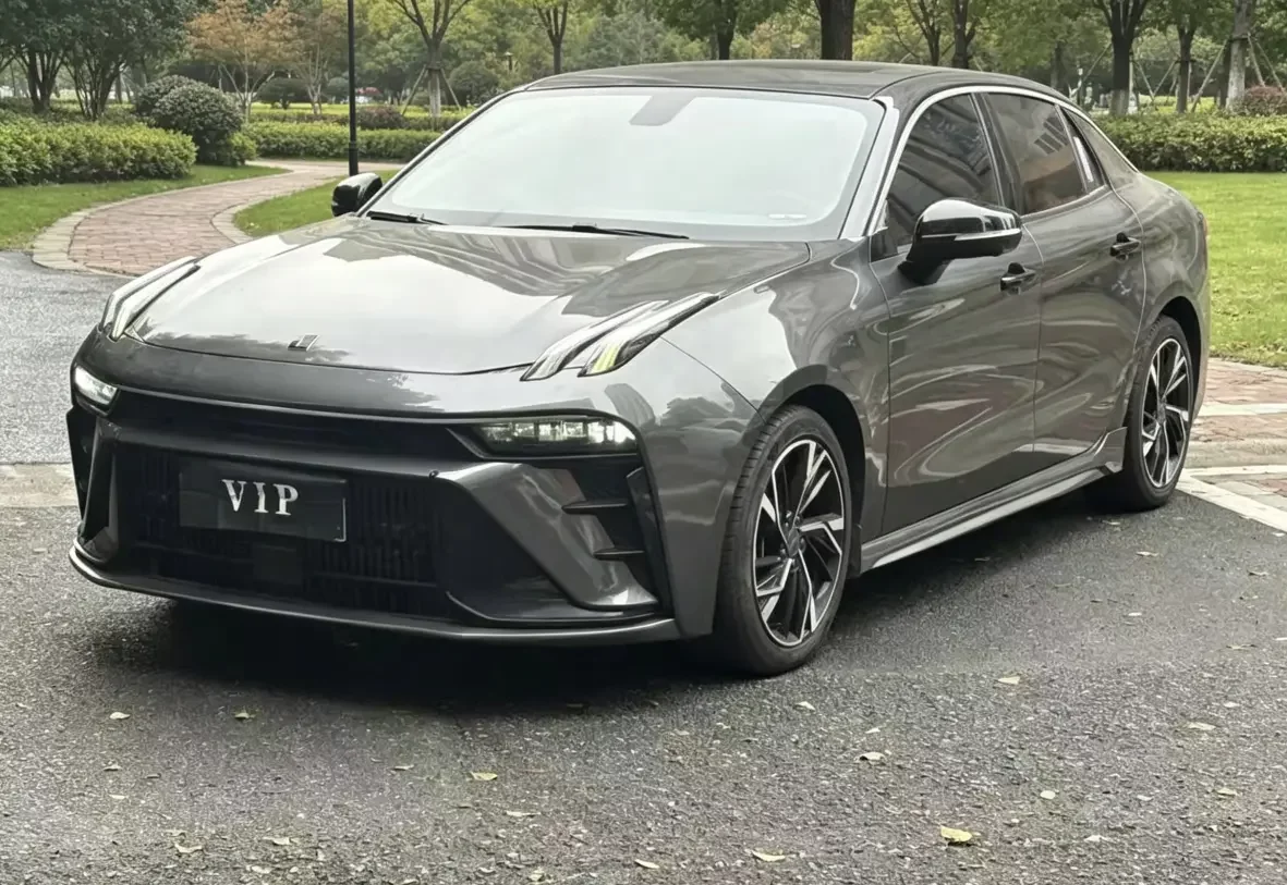 Lynk & Co 03