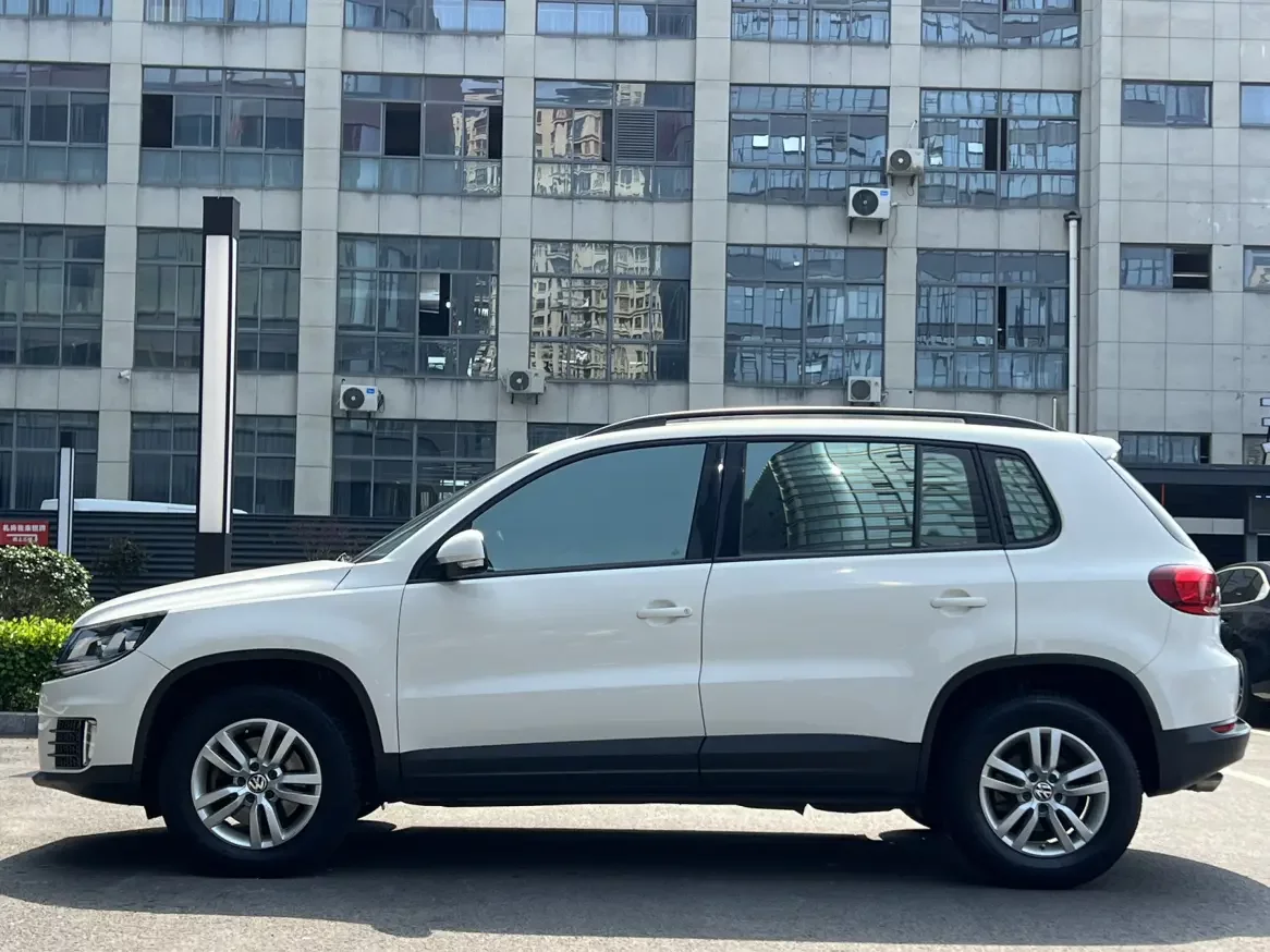 Volkswagen Tiguan (Tharu)