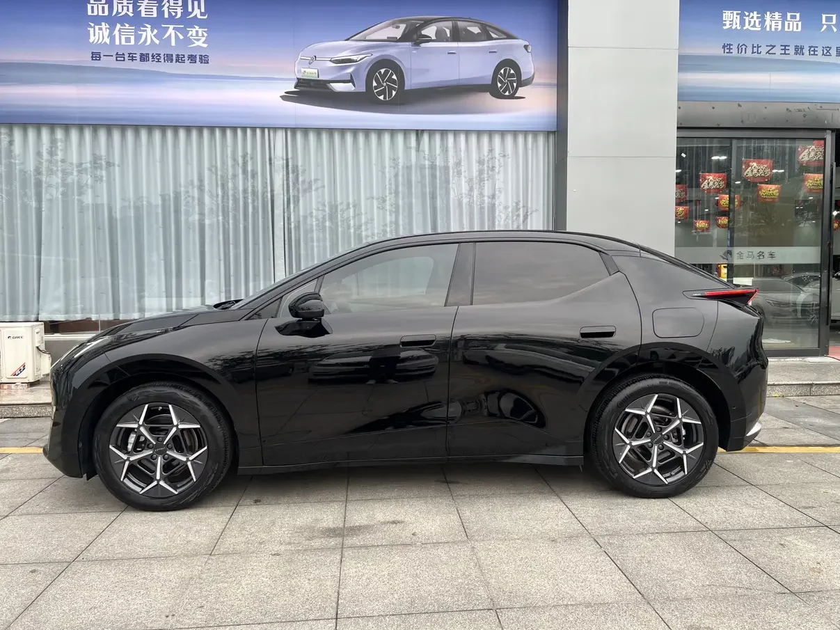 Lynk & Co Z20